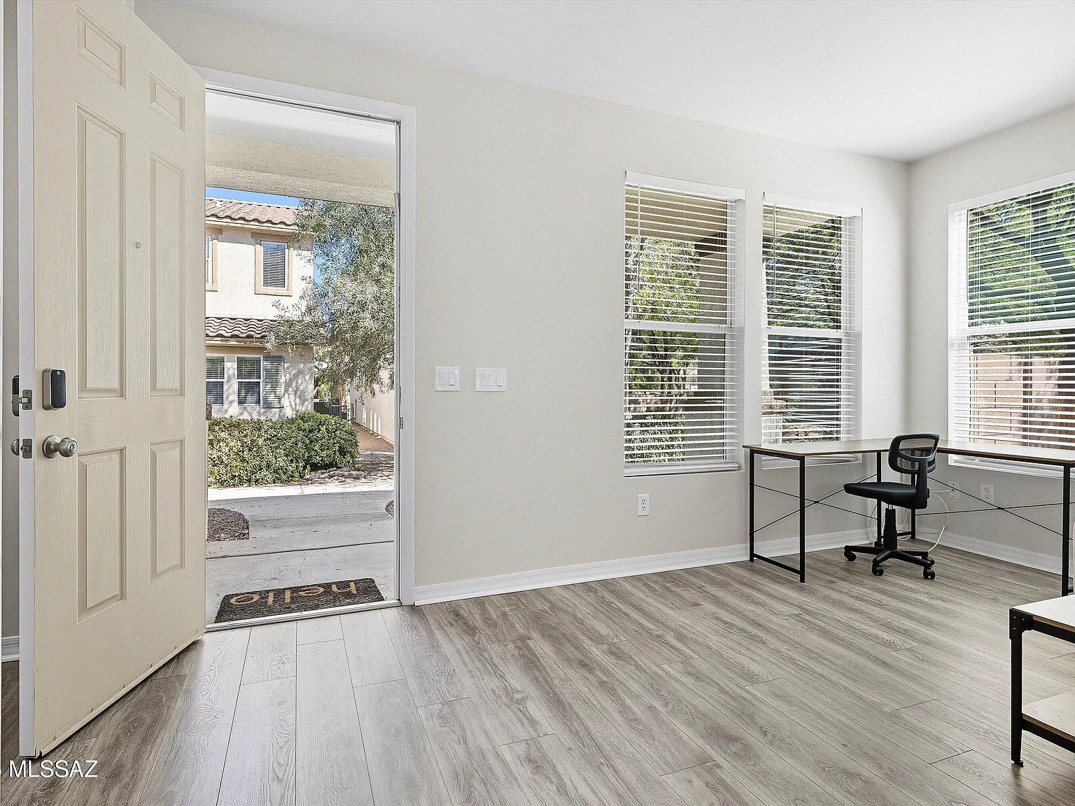 3 bed, 2.5 bath, 1817 sqft, $2,800 — Photo 3