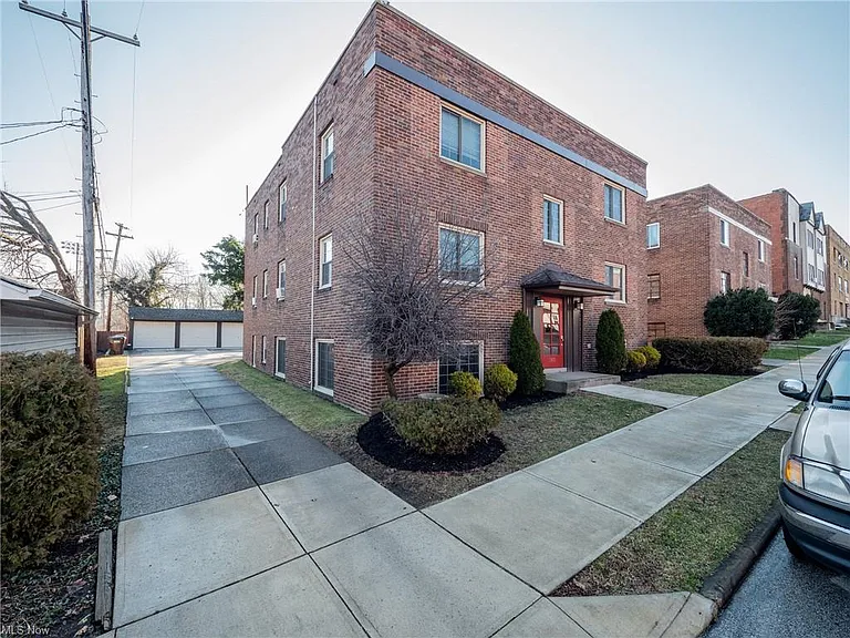 1351 Clarence Ave #3 — Photo 11