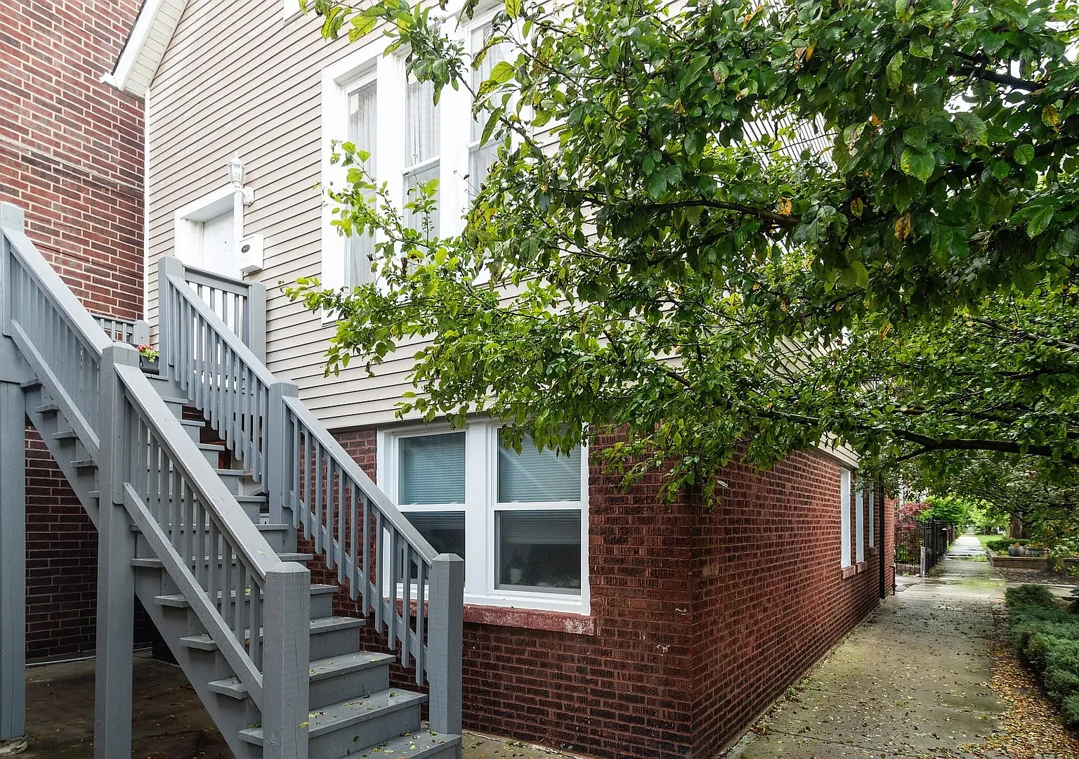 2 bed, 900 sqft, $2,200 — Photo 1