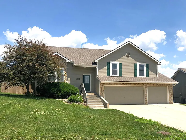 2132 Shenandoah Drive, Leavenworth KS