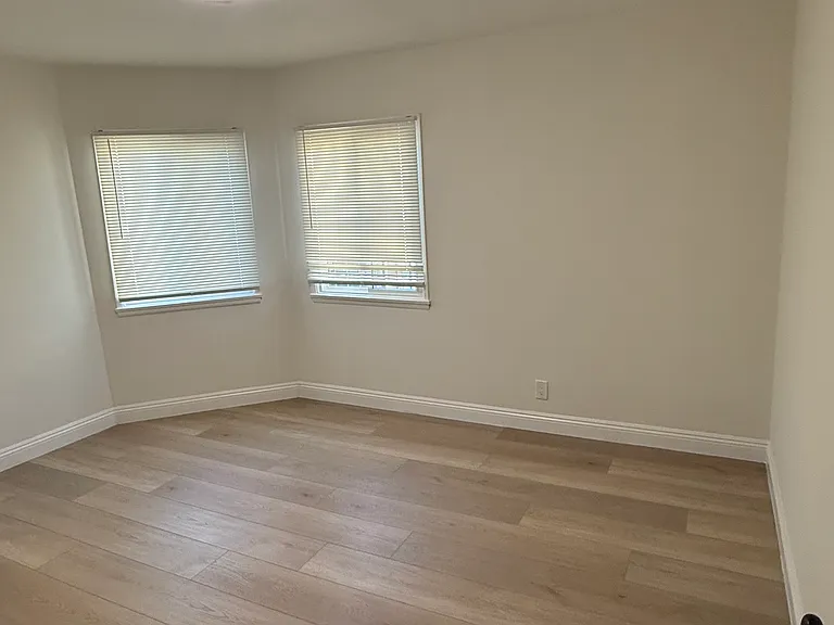 140 N Hayworth Ave #8 — Photo 11