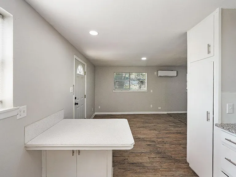 200 SW 6th Ave #B — Photo 3