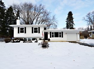 4818 Strong Rd, Crystal Lake, IL 60014