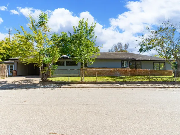 1230 W 4th St, Freeport, TX 77541