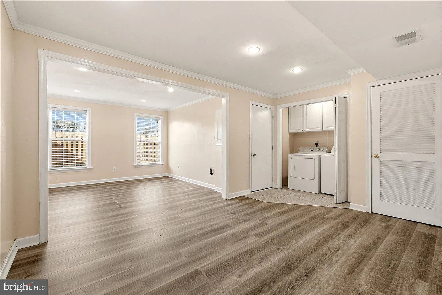 3 bed, 2.5 bath, 1962 sqft, $2,300 — Photo 3