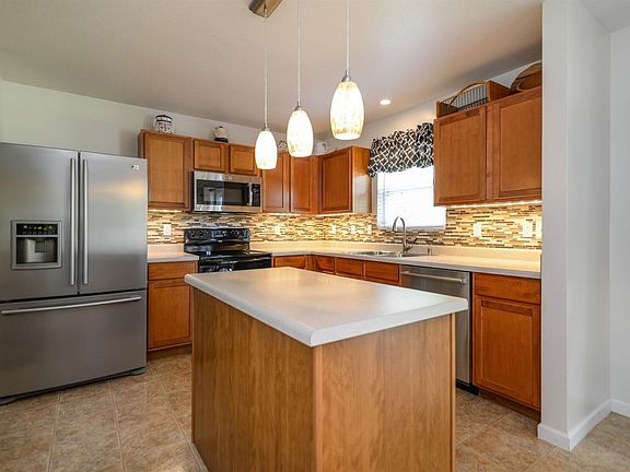 3rd image of 965 Primrose Ln