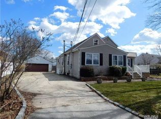 93 Vermont Ave, West Babylon, NY 11704