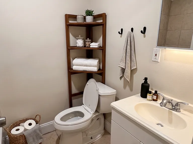 241 Hawthorne Ave — Photo 6