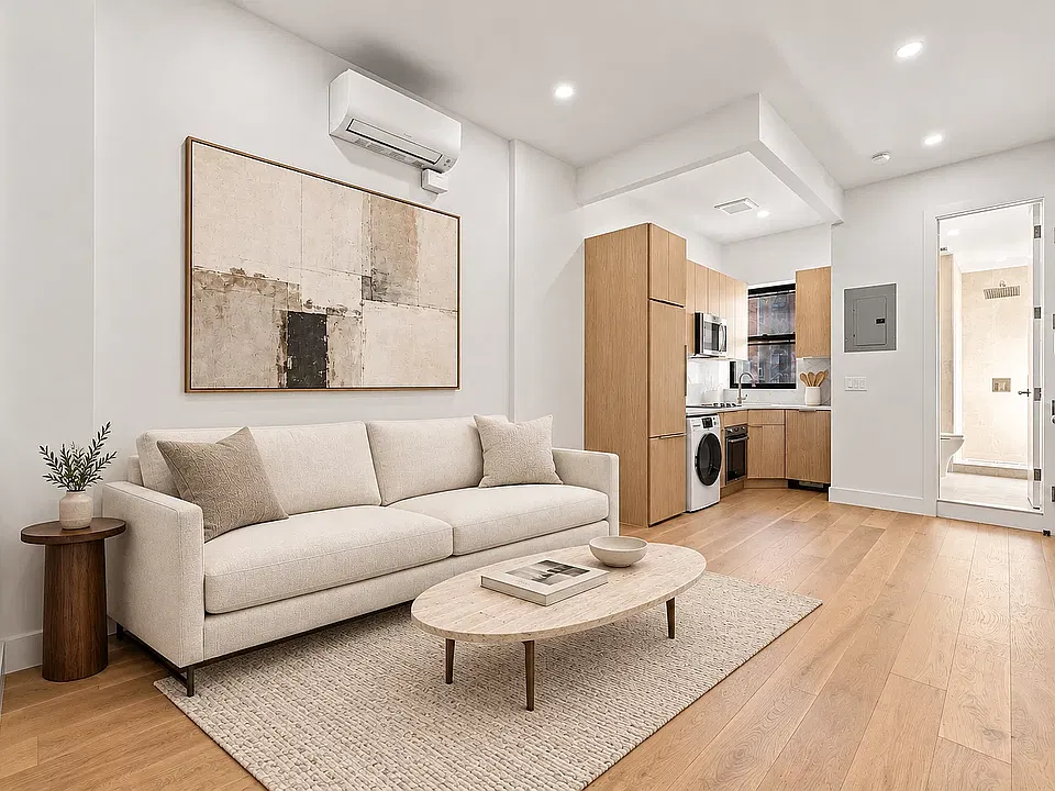 205 8th Ave #5S