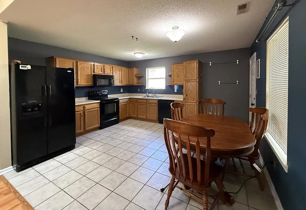 5717 Stoneview Way — Photo 3