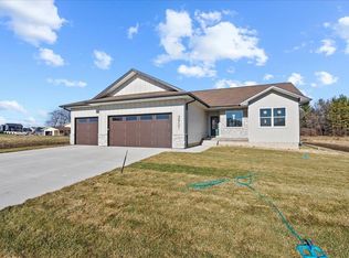 3921 Broomfield Dr, Cedar Falls, IA 50613