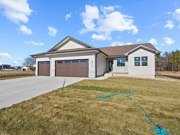 3921 Broomfield Dr, Cedar Falls, IA 50613