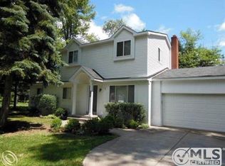 3835 Sunset Blvd, Orchard Lake, MI 48324