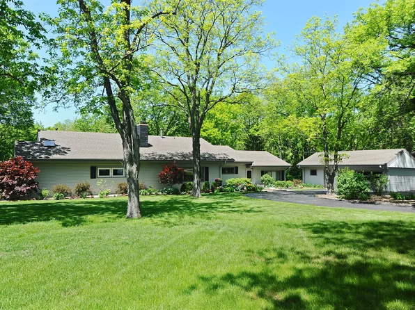 27020 N Longwood Rd, Lake Forest, IL 60045