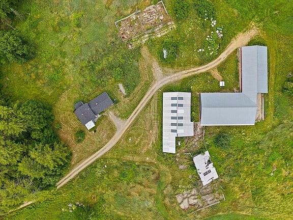 3rd image of 440 Chapman Road
