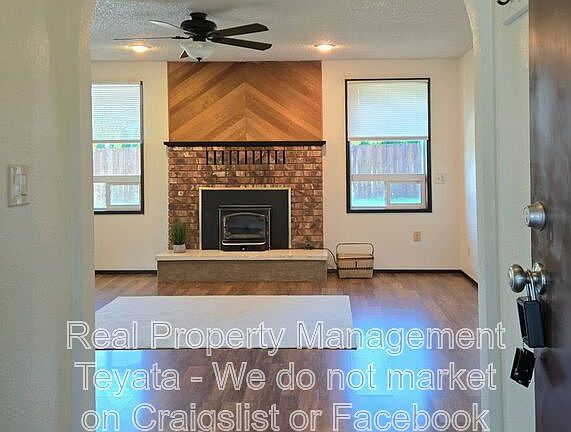 4th image of 1453 Hillspring Rd