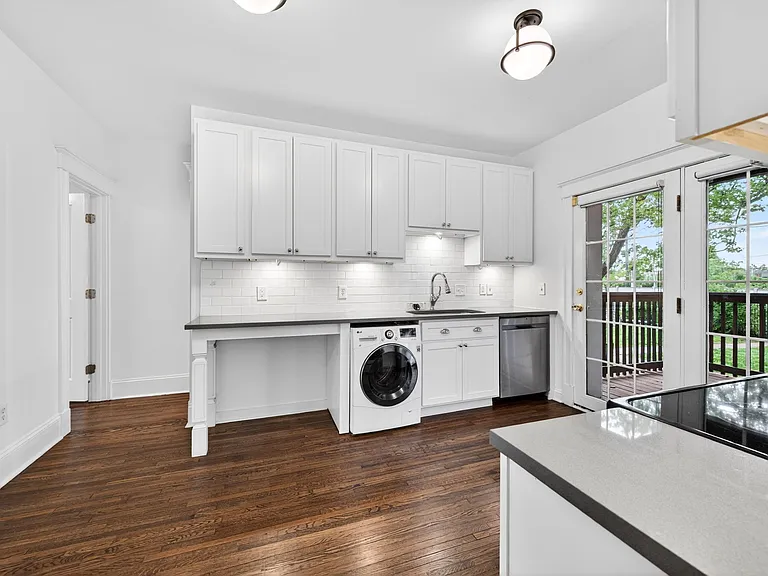 5750 Pershing Ave #2W — Photo 3