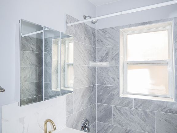 5th image of 6950 N Ashland Blvd #206