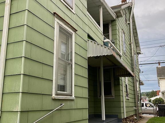 side yard balcony and porch!