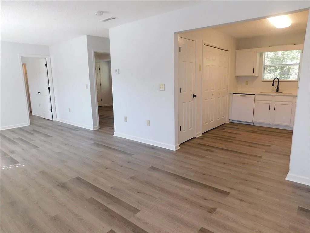2 bed, 1.0 bath, 864 sqft, $1,130 — Photo 4