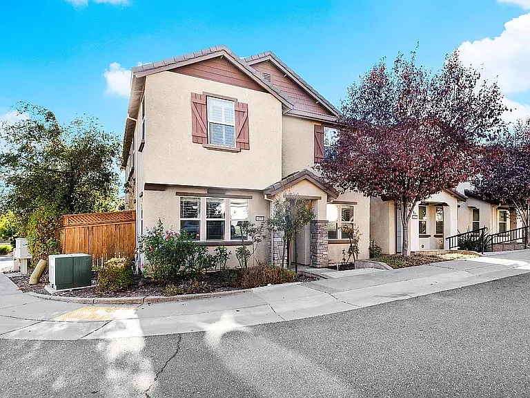 663 Addison Ln — Photo 24