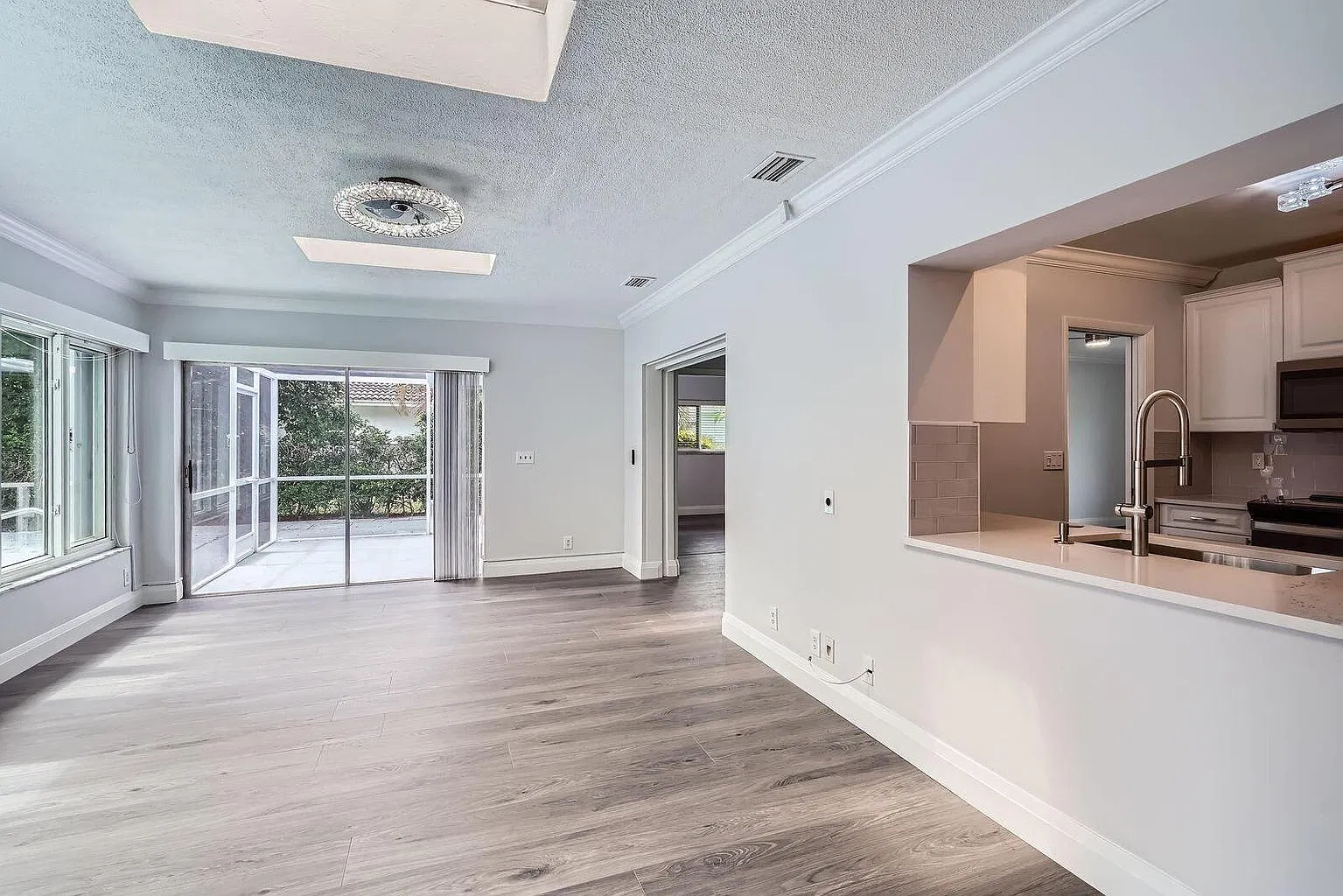 4 bed, 2.0 bath, 2035 sqft, $5,950 — Photo 3