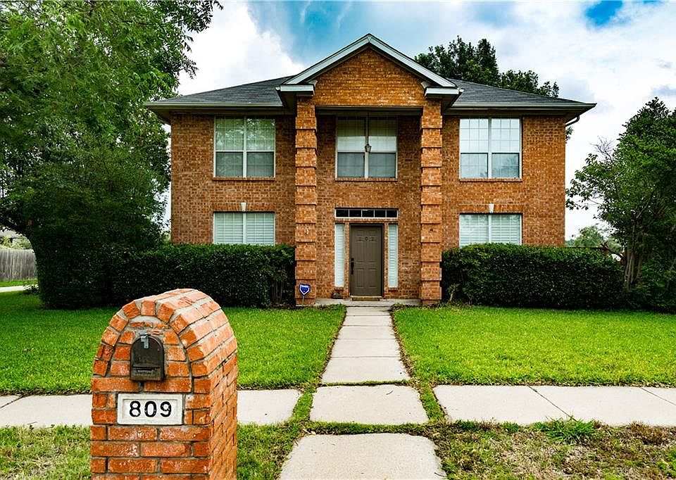 1st image of 809 Azalia Dr