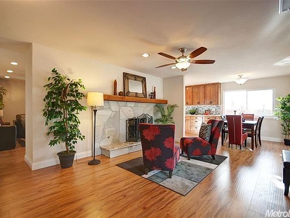 3rd image of 2 Midway Cir