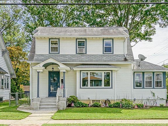 2nd image of 32 Johnson St