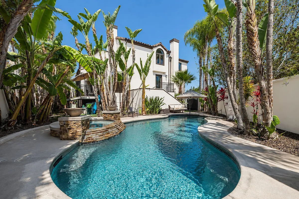 Building Photo - 9252 La Jolla Cir