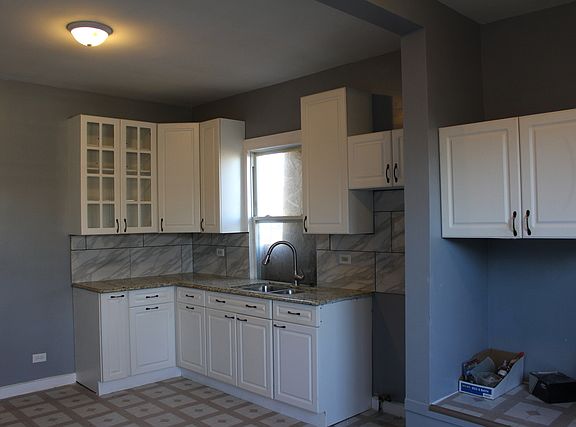 3rd image of 6327 S Oakley Ave