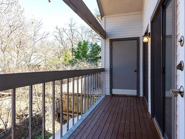 2410 Enfield Rd #10 — Photo 38