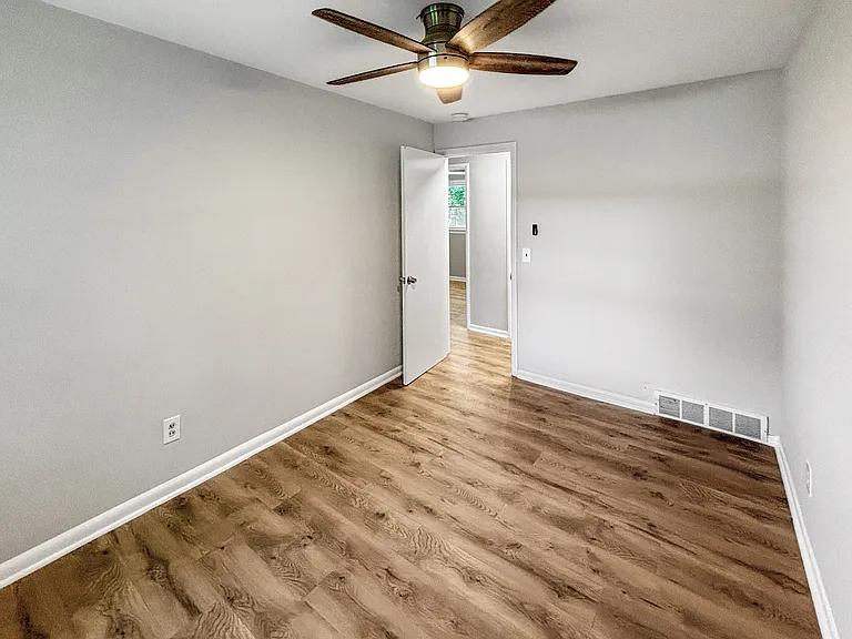 3102 Victoria Ave — Photo 12