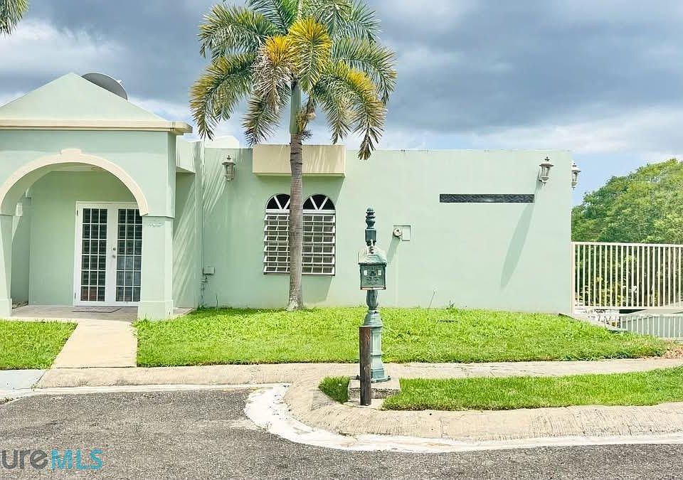 1st image of S29 Villas Del Rio Calle Bambu