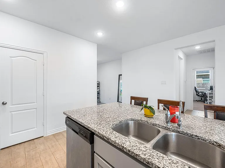 31243 Conover Dr — Photo 10
