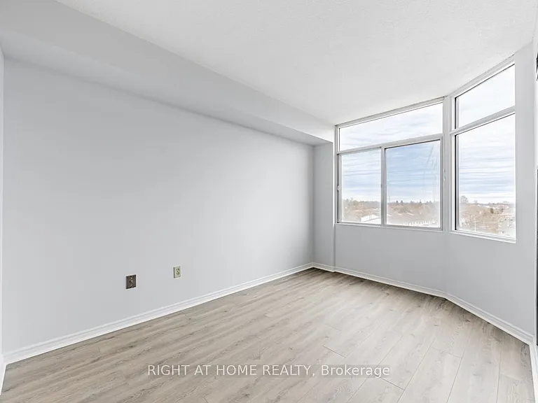 88 Alton Towers Cir #406 — Photo 19