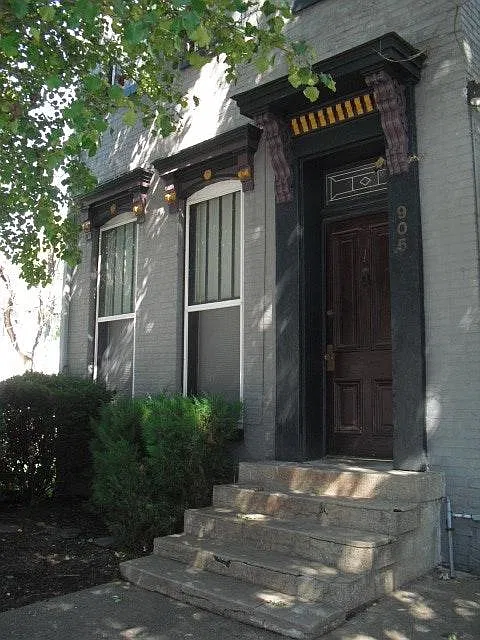 905 E Washington St #3