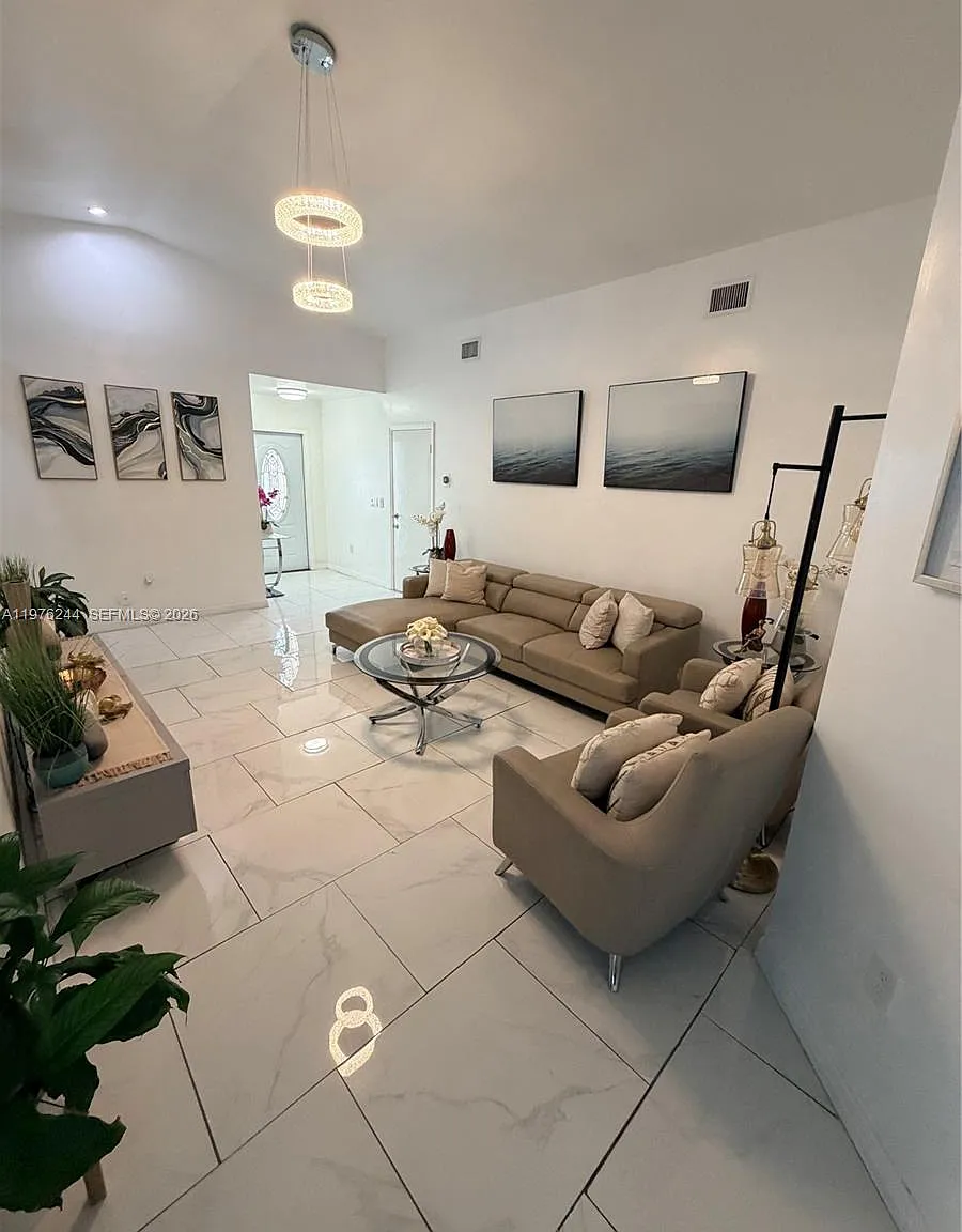 3 bed, 2.0 bath, $3,300 — Photo 2