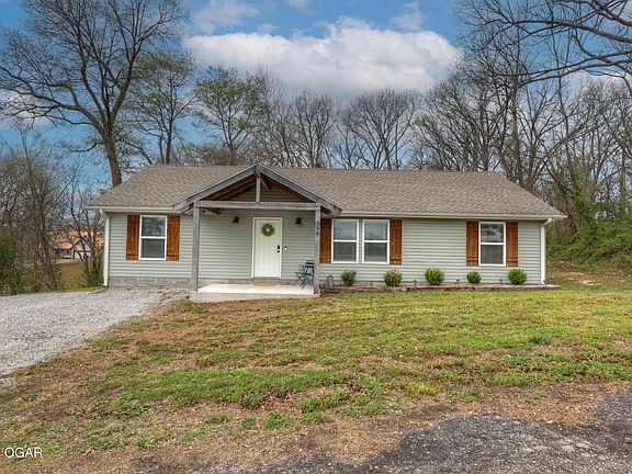 4th image of 399 Hilltop Dr