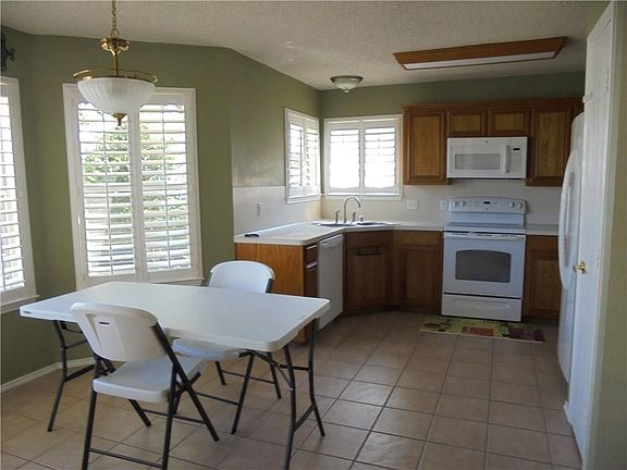 5th image of 2105 Savannah Dr