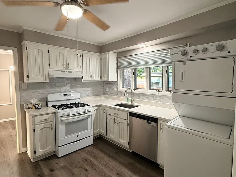 471 Tomahawk St — Photo 2