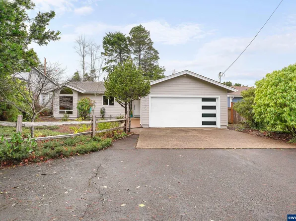 5655 Palisades Dr, Lincoln City, OR 97367