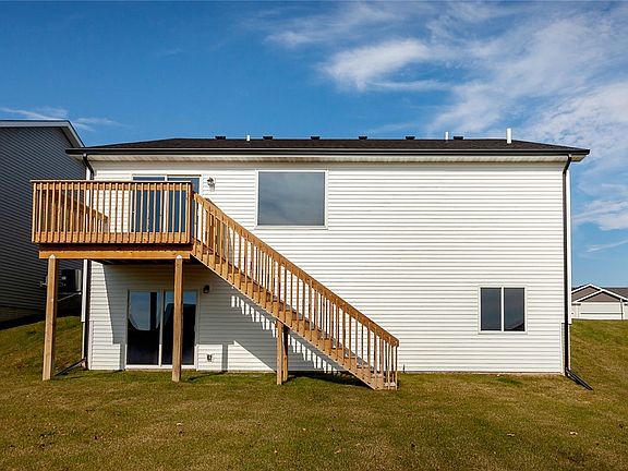 3rd image of 1640 11th St SE
