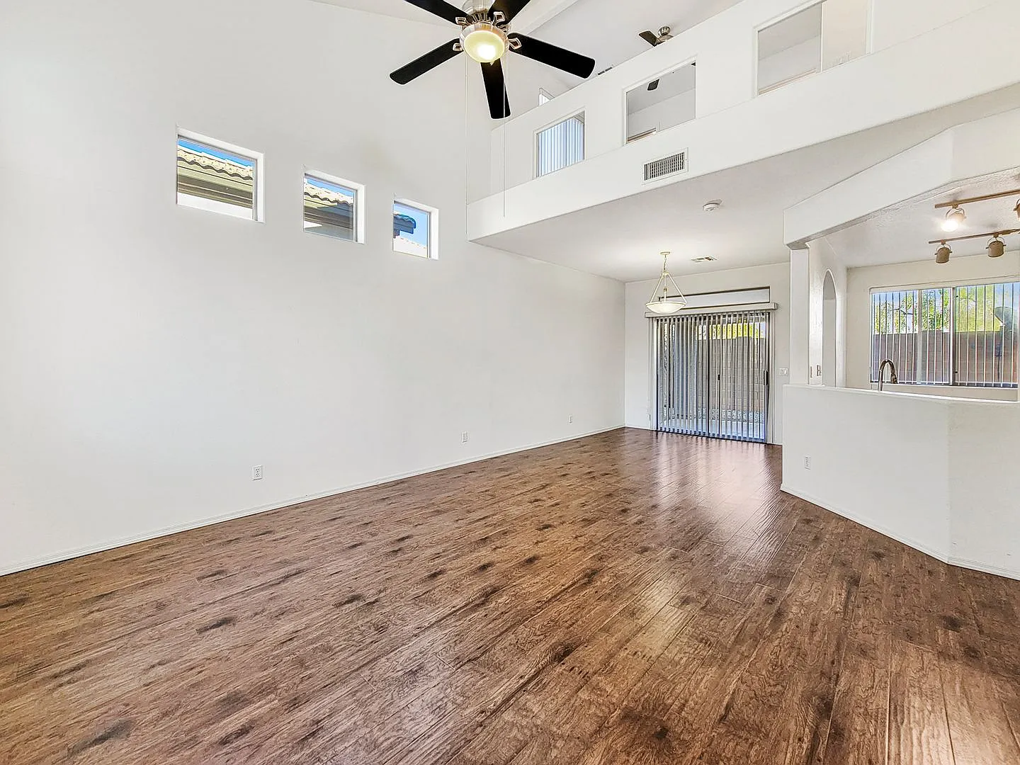 Gated neighborhood in Goodyear! New carpet! — Photo 4