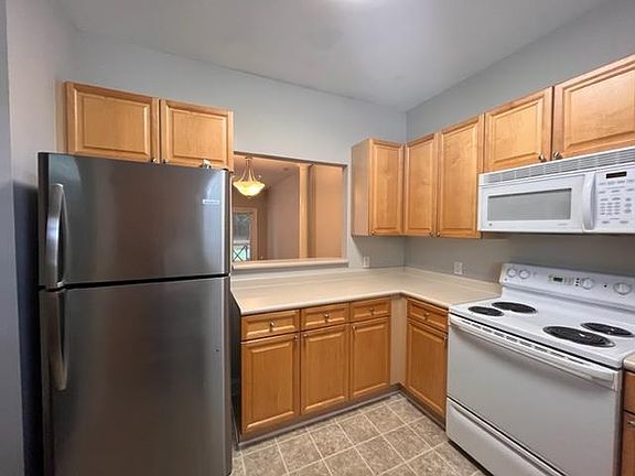 5th image of 2322 Madison Green Dr