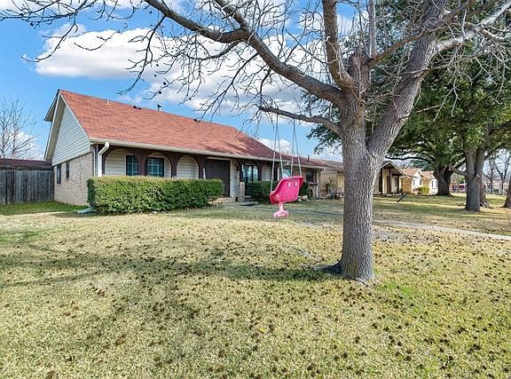 5th image of 2120 Charles Dr