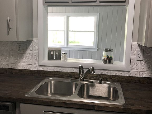 3rd image of 124 W North B St