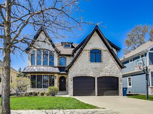 652 S Swain Ave, Elmhurst, IL 60126