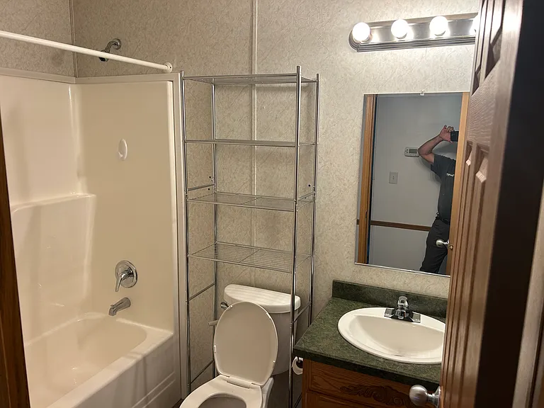 1499 W Wylie Ave — Photo 12