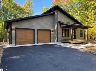 2418 Hawks Eye Dr, Bellaire, MI 49615